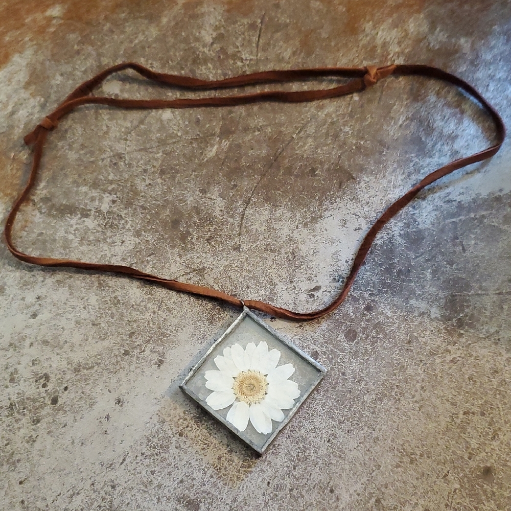 Glass And Daisy Pendant Necklace with Brown Leather Cord - Picture 1 of 3